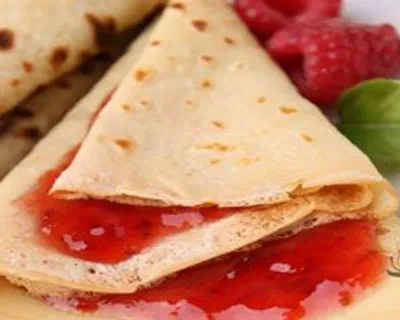 Crêpe à la confiture de fraise